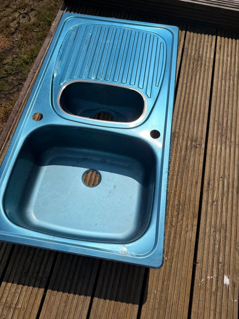Blue Kitchen Sink with Drainer – Fair Condition