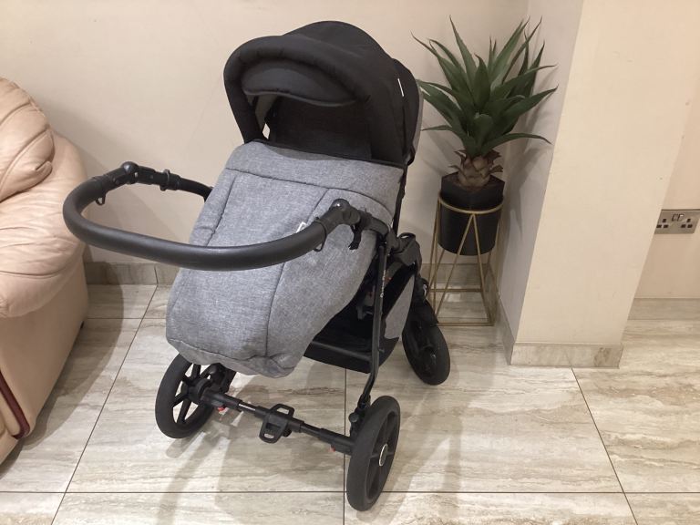 Stunning pram in grey melange 