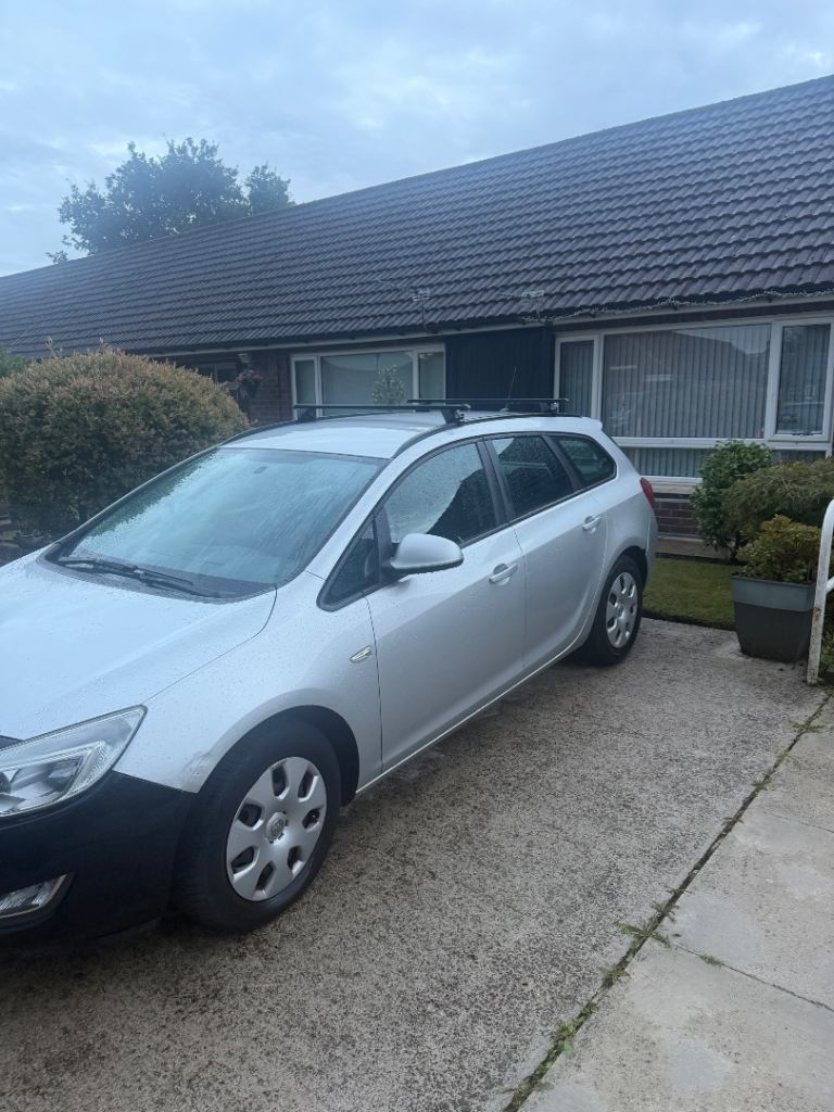 Vauxhall, ASTRA, Estate, 2011, Manual, 1686 (cc), 5 doors