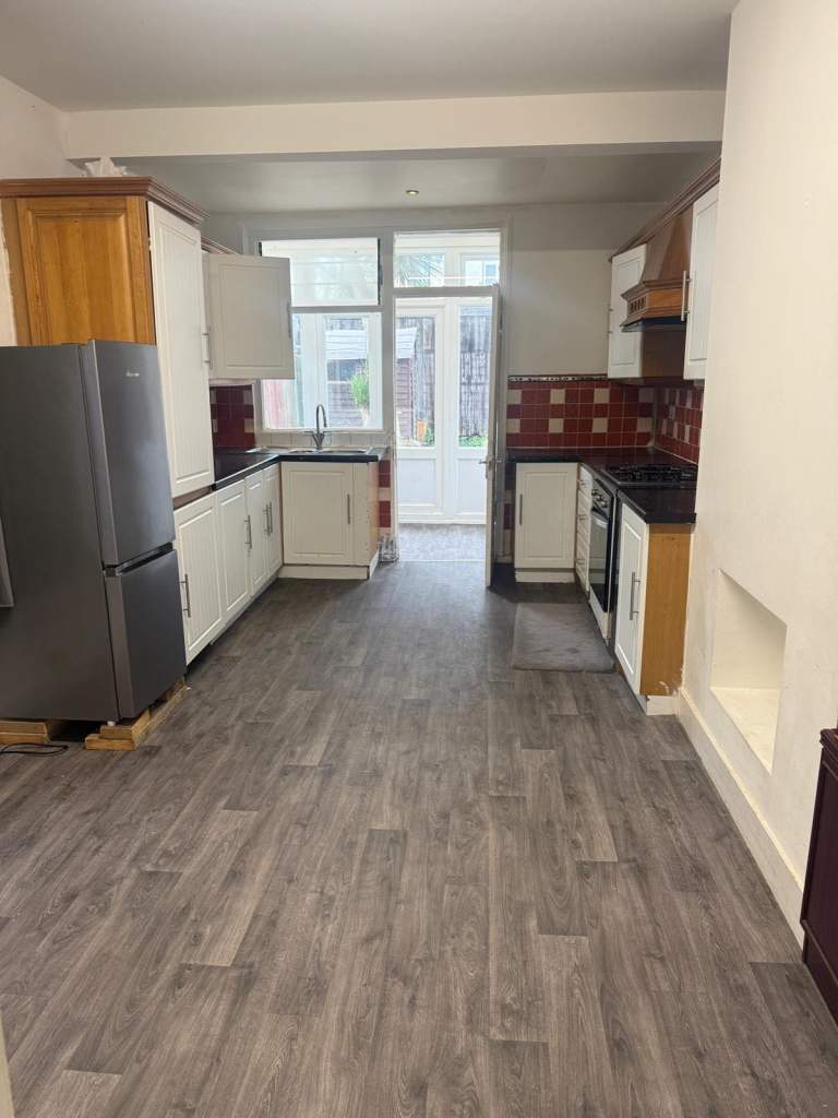 4 Bedroom 2 Bathroom house ToLet