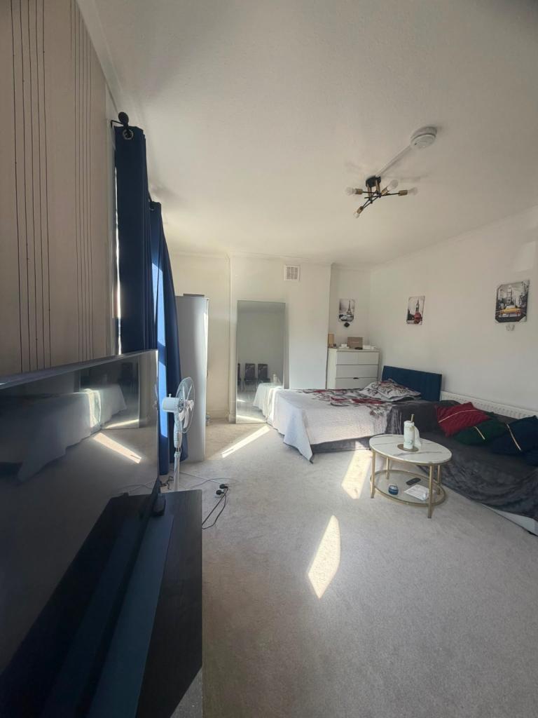 Double bedroom near Maryland Station 