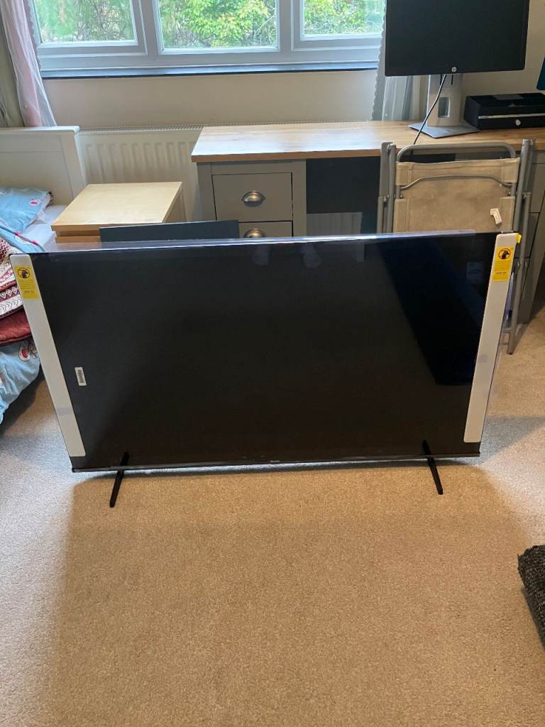 HISENSE - E7Q 55" QLED 4K Smart AI TV - 55E7QTUK DAMAGED UK (Please read full description)
