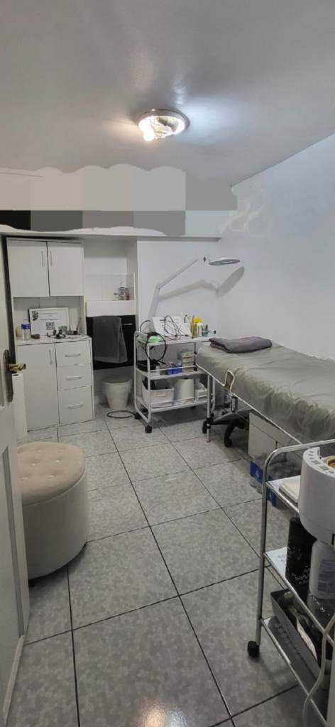 Beauty room tattooist nail tech eyelash tech/aesthetics/beautician