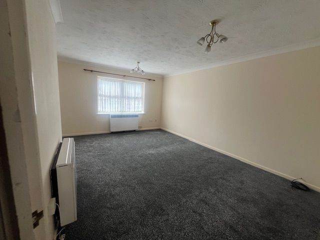 TO LET • 2-Bed First Floor Flat • Burns Avenue, Chadwell Heath, RM6 4DG