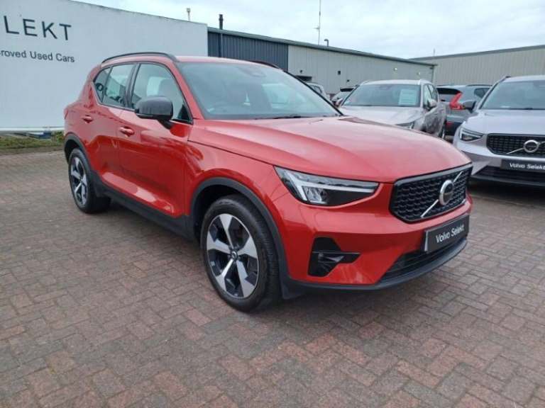 VOLVO XC40 2.0 B3P Plus Dark 5dr Auto