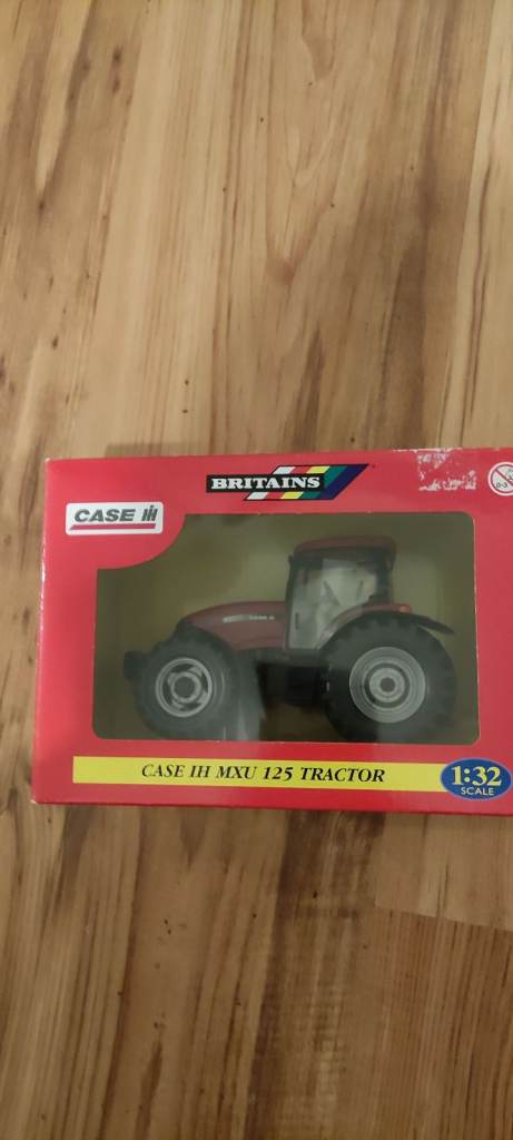Model tractor 
