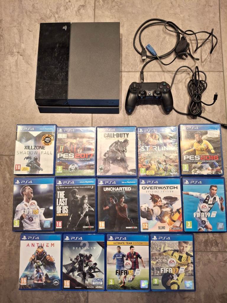 playstation 4 with 14 gammes 1 controller all leads