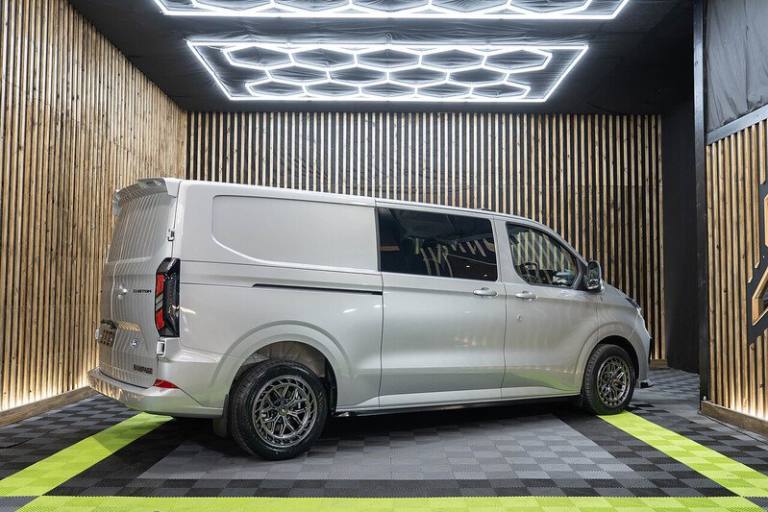 Ford Transit Custom 320 Limited L2 2.5L Auto Plug-in Hybrid Crew Cab HYBRID Automatic