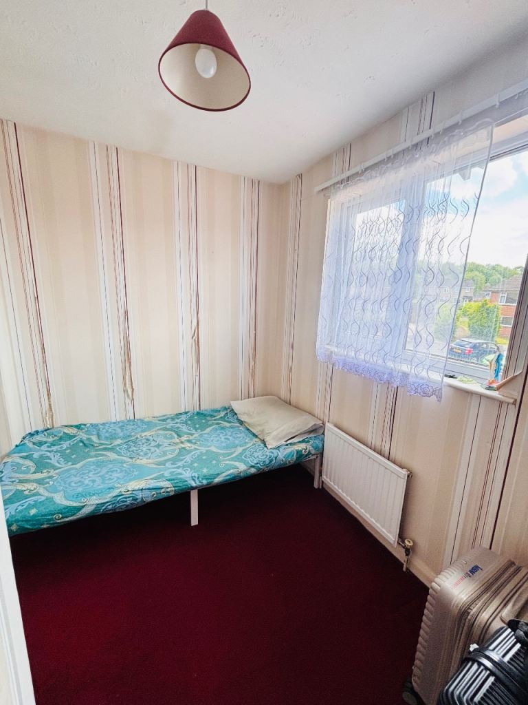 SINGLE ROOM ( RENT £500) ALL BILLS INCLUDED
