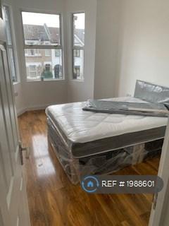 4 bedroom house in Westwood Road, Ilford, IG3 (4 bed) (#1988601)