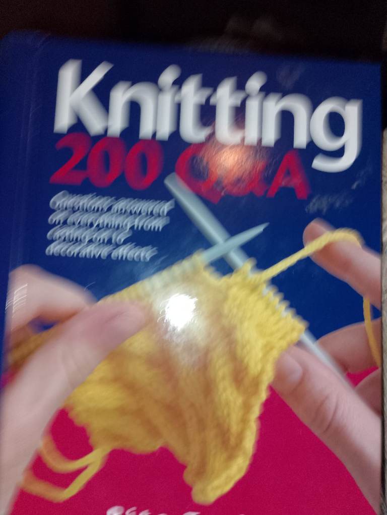 Knitting 200 Q&A Book - Good Condition