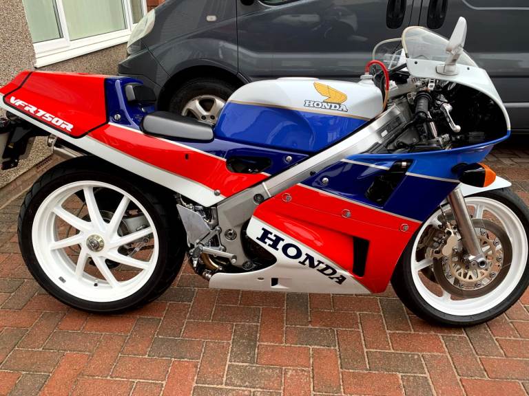 Honda RC30