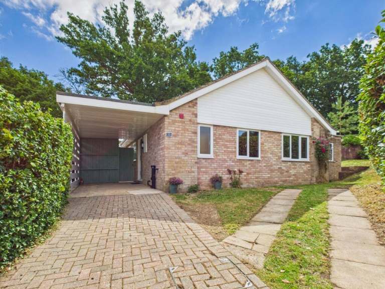 Gorgeous 3 bedroom detached bungalow with wrap around garden 