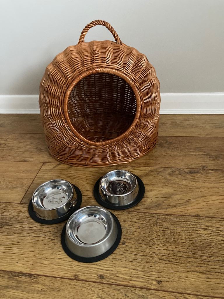 Wicker basket cat bed