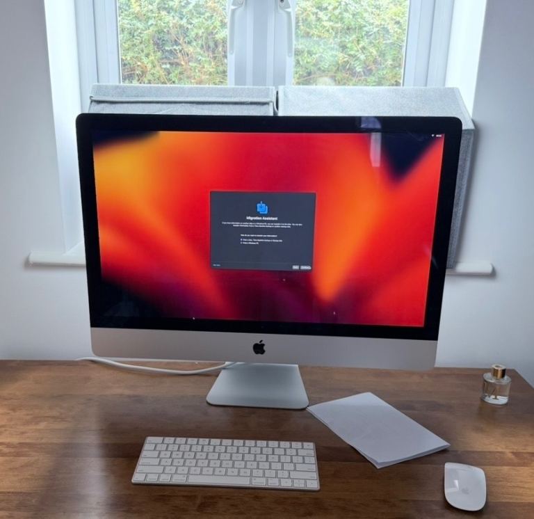 Apple iMac Desktop Computer – Good Condition