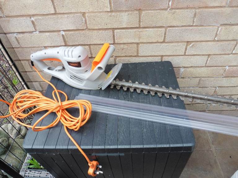 Electric hedge cutters, like new