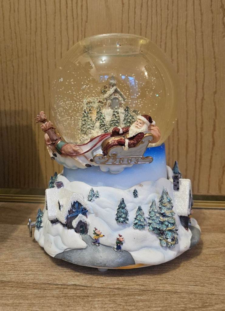 Partylite Olde World Village Musical Tealight Snowglobe 2003 Revolving Santa Christmas