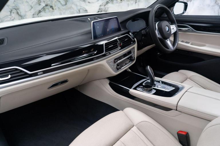  BMW 7 Series 3.0 745Le 12kWh M Sport Auto xDrive Euro 6 (s/s) 4dr Petrol/Electric Hybrid Automatic