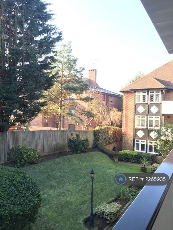 2 bedroom flat in Holden Road, London, N12 (2 bed) (#2265935)