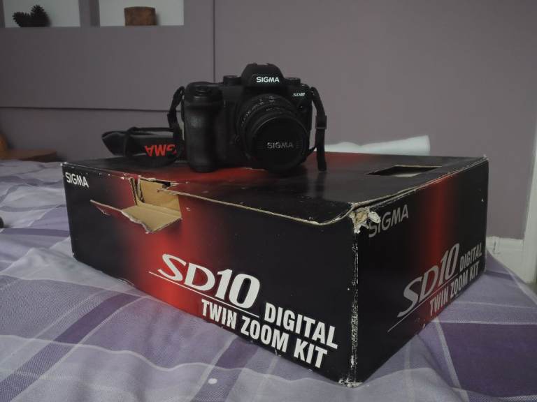 Sigma SD 10 digital camera and lens