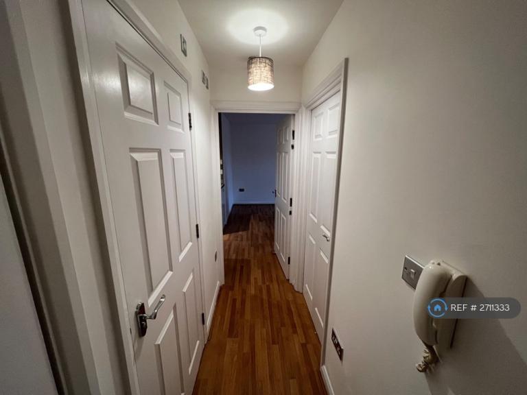 1 bedroom flat in Kirby Court, Newbold, Rugby, CV21 (1 bed) (#2711333)