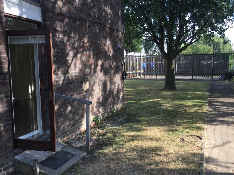 Southfields grid SW18 2 bedroom flat