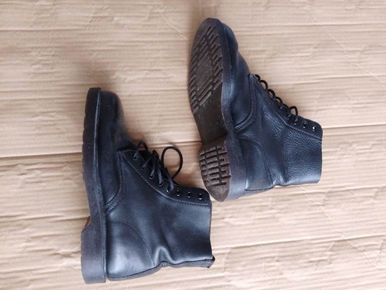 Black Leather Boots – Good Condition, Ready to Wear