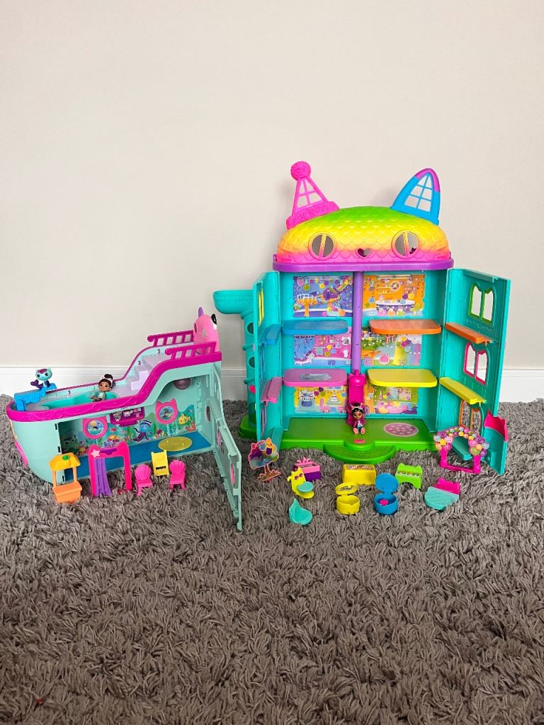 Gabby's Dollhouse Playset with Boat and Accessories