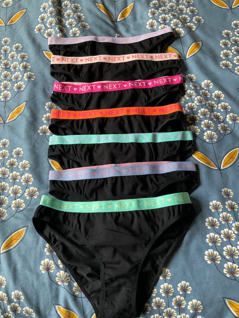 Girl’s 7 pack of knickers set.