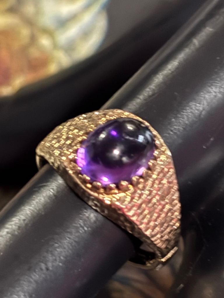 9 KT Gold Amethyst Cabochon Ring