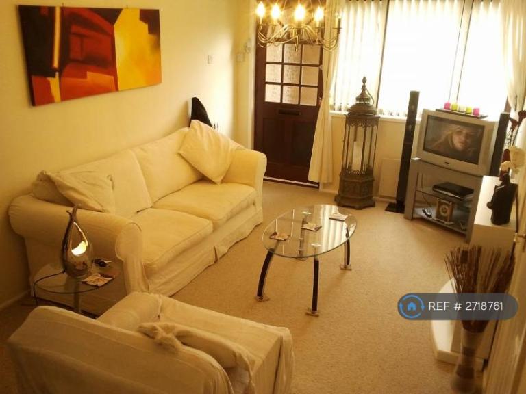 1 bedroom flat in Clay Hill, Milton Keynes, MK8 (1 bed) (#2718761)