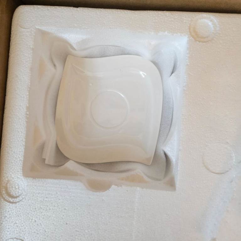 MALACASA Dinnerware Set - White, New in Box