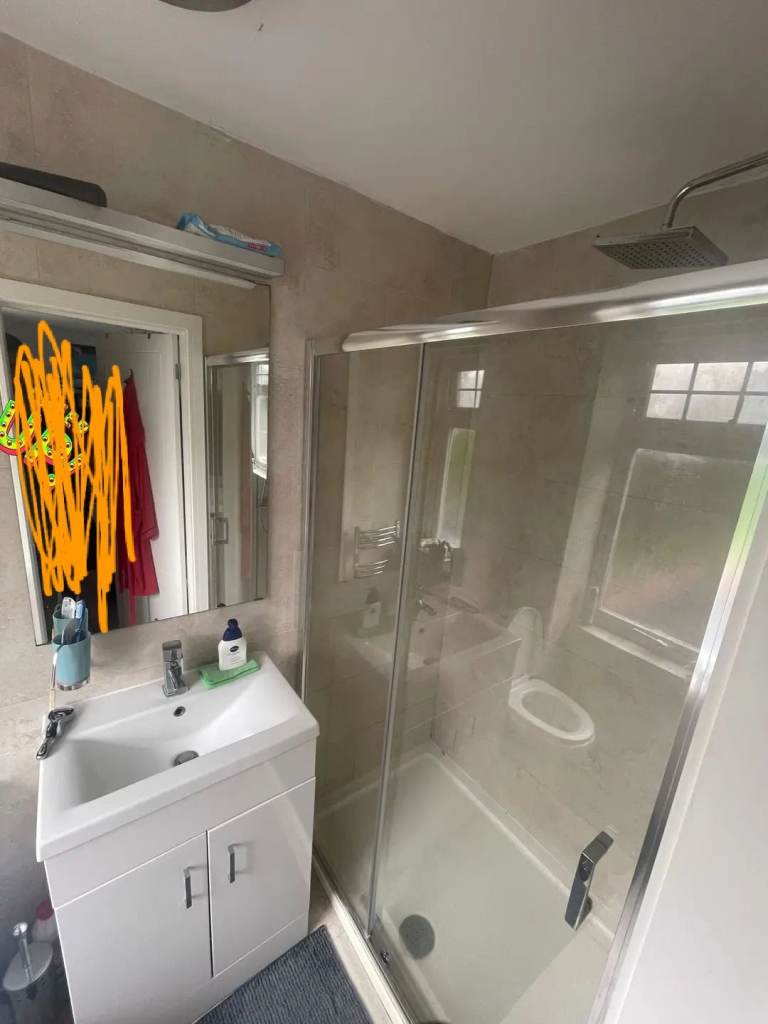 Double room with ensuite for £800