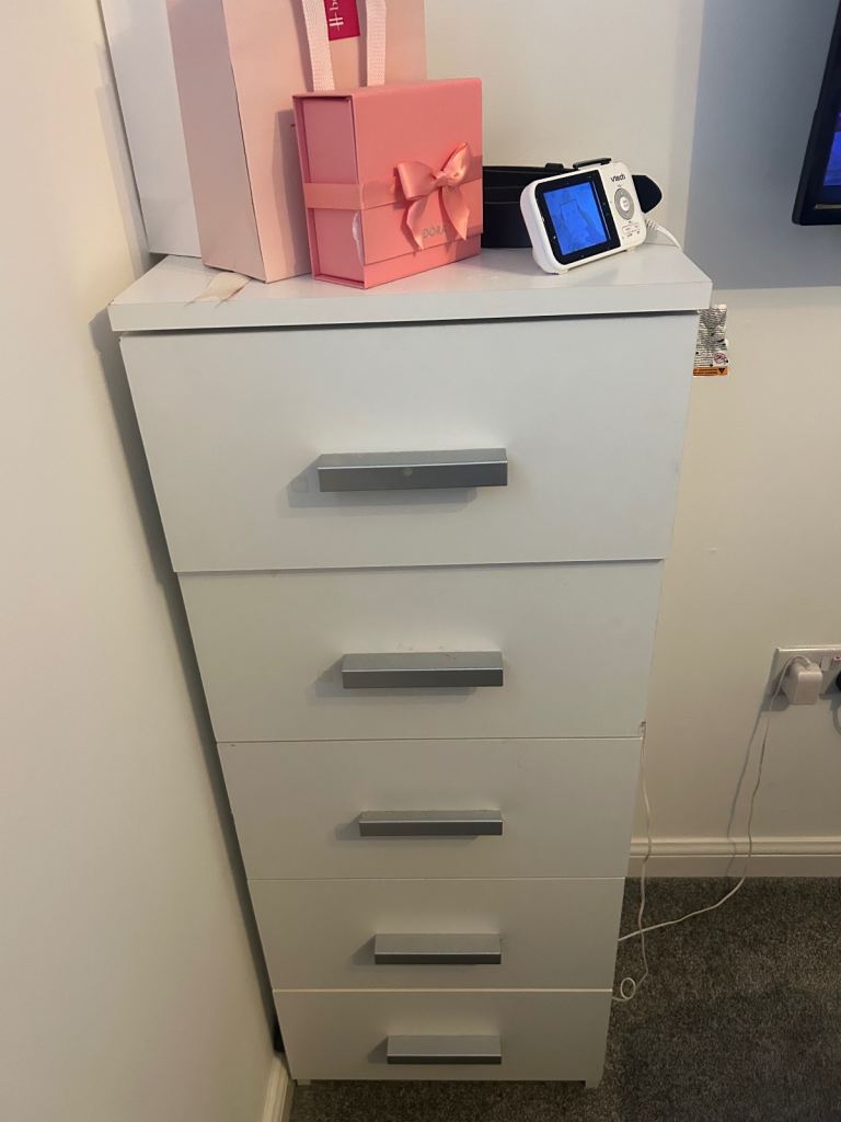 Free set of drawers 
