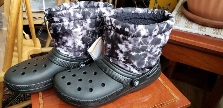 CROCS CLASSIC LINED NEO PUFF TIE DYE BOOT, men size EU 43/44, UK 9 or US 10, £40, Wimbledon