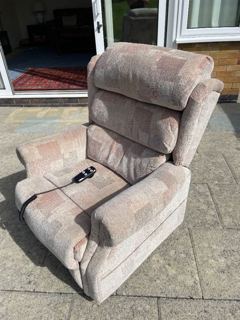 Riser recliner chair