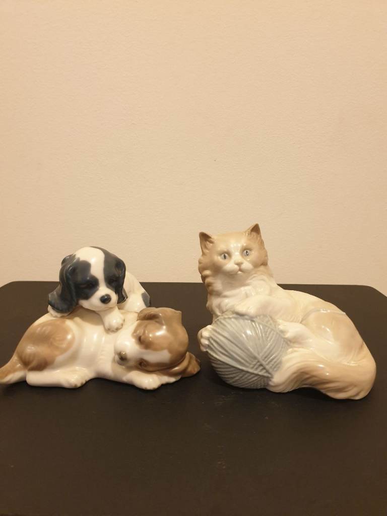 Nao cat and dog ornament 