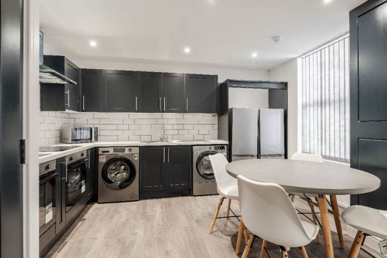 Modern En-suite Rooms & Double Rooms in Liverpool Aigburth