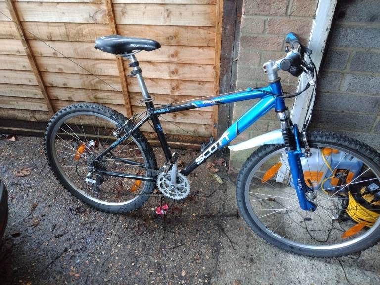 Scott mountain bike 26 inch alloy wheels good tyres 18 Inc frame 24 gears front suspension 