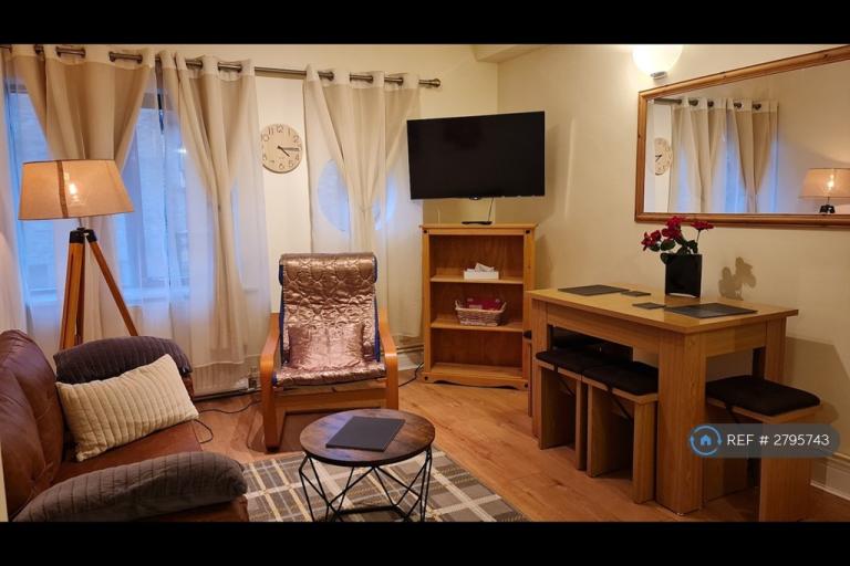 2 bedroom flat in The Stableyard, London, SW9 (2 bed) (#2795743)