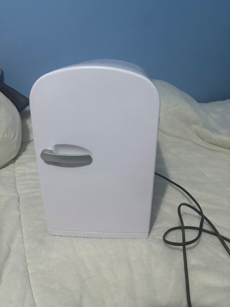 Mini fridge never used 