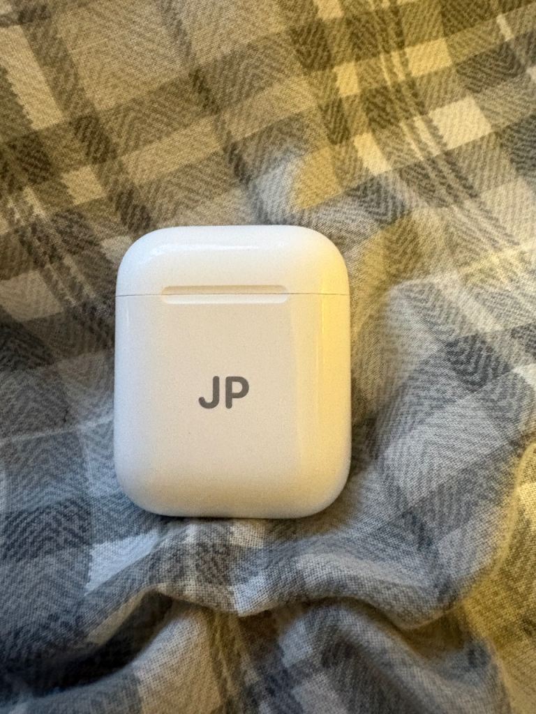 Apple AirPods with Charging Case - White, Good Condition