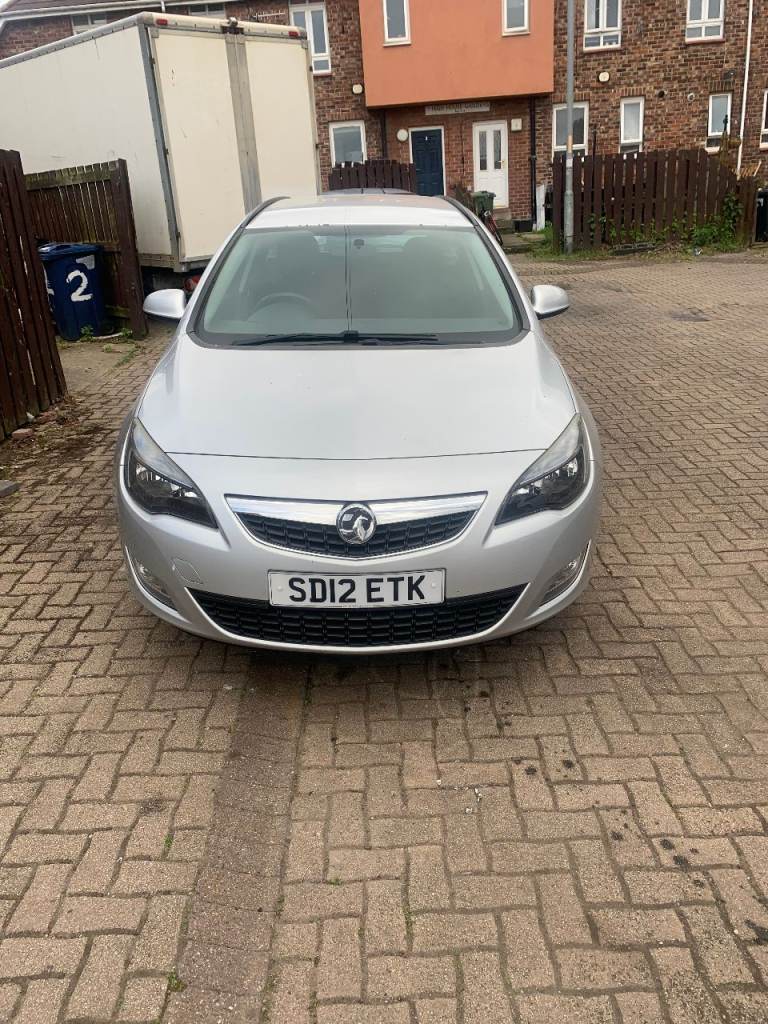 vauxhall astra estate 12 plate 1.7 deisel loads mot spares repair as will need clutch £750