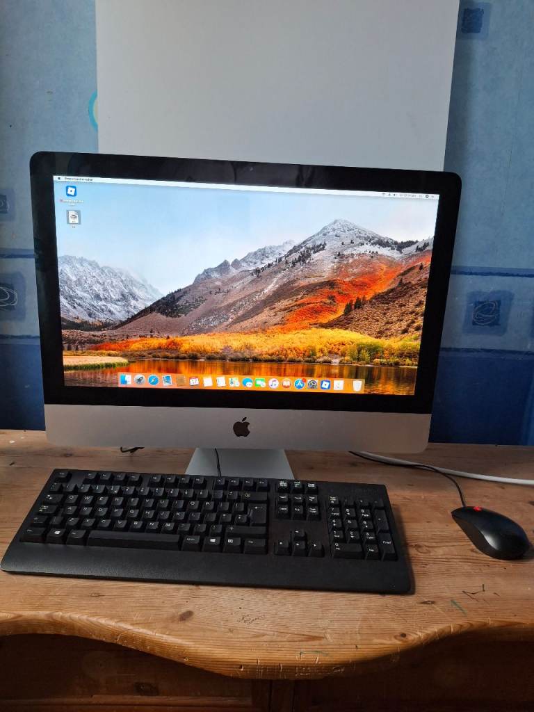 Apple iMac Desktop PC with Keyboard and Mouse – Good Condition