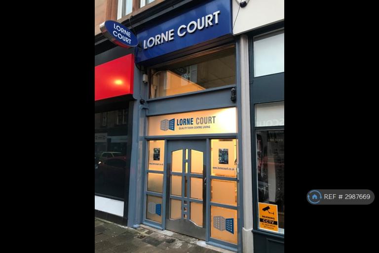 1 bedroom flat in Lorne Court, Greenock, PA15 (1 bed) (#2987669)