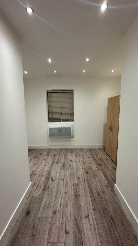Studio to Let in Hounslow, Monarch Cl, No deposit required, Dss welcome
