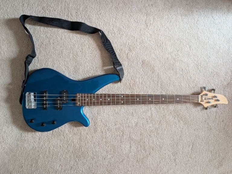 Yamaha RBX170, Metallic blue bass + strap and case