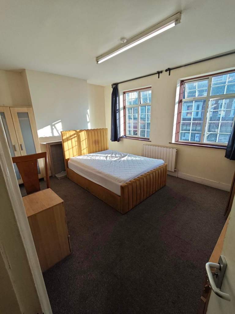 Large double room, Ilford Station, Elizabeth Line
