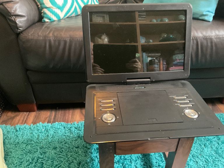 WONNIE 15.5 inch Portable DVD Player with 270 Swivel Screen, Built-in 6 hours Rechargeable Battery