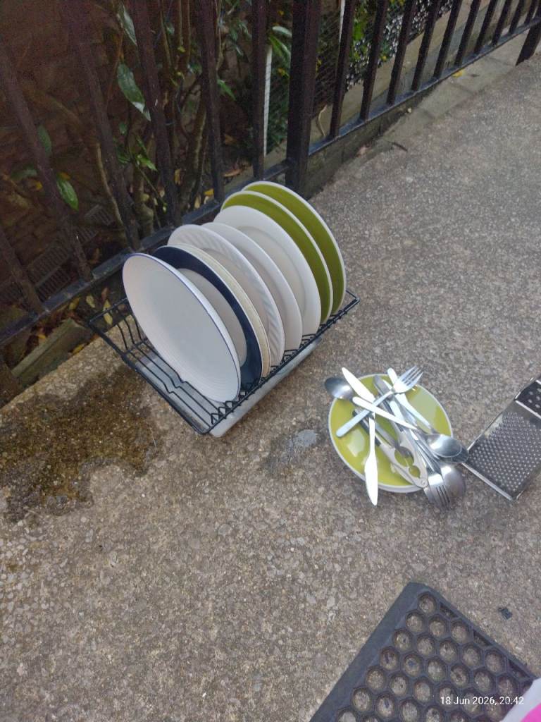Dish Rack with plates